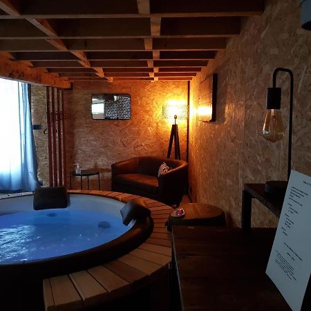 Au Soleil Vert - Chambre De Charme Avec Spa Et Sauna Prives Zeggers-Cappel ภายนอก รูปภาพ